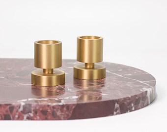 FOUNDRY – Massief messing taps toelopende kandelaar – 1 stuk.