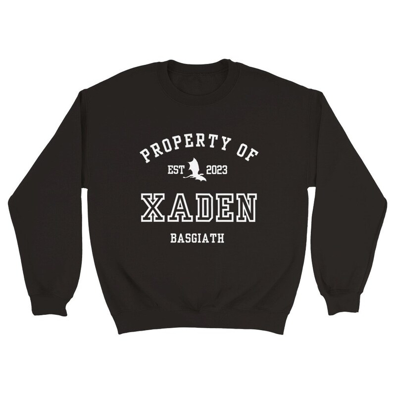 Fourth Wing Xaden Riorson Property Of Collegiate Sweatshirt Basgiath War College Merch Klassiek unisex sweatshirt met ronde hals Black
