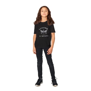 ACOTAR KID&#39;s Mini Valkyrie In Training Nesta Night Court T-Shirt Gift Sarah J Maas Tee Classic Kids Crewneck T-shirt