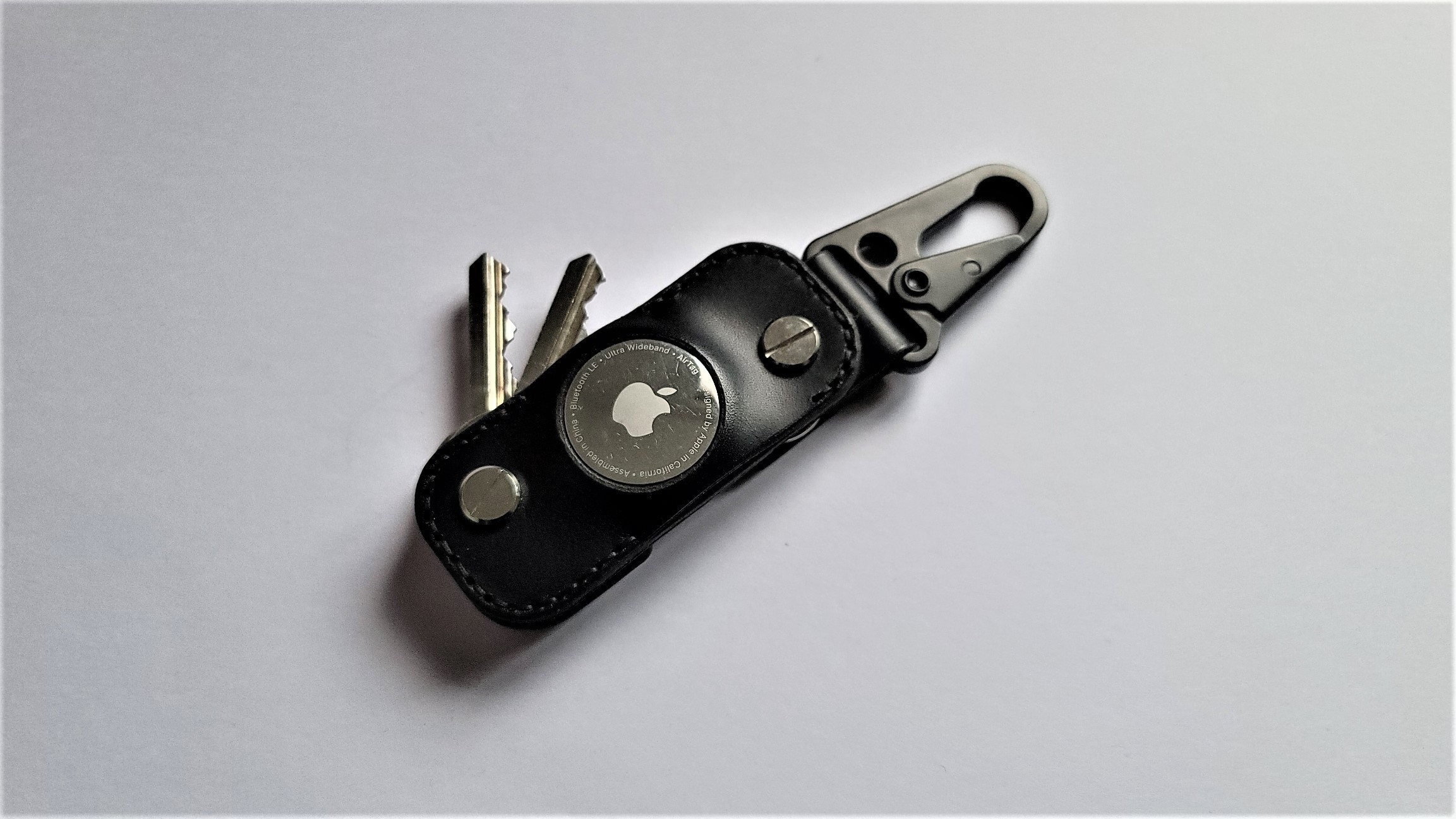 MK211414-W - Keychain AirTag Necklace Find my Car/Purse/Keys Wild Thing  [Leather Accessory]