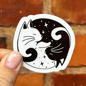 Autocollant Zen Yin Yang Chat chinois étoiles blanches noires chat maman opposés mignon Kindle Laptop Scrapbook Bullet Journal