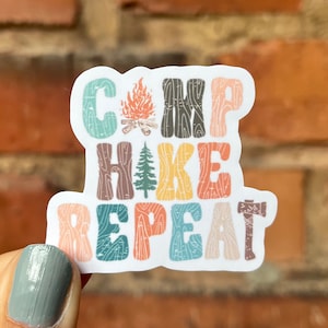 Sticker Kampwandeling Herhaal Wanderlust Avonturier Vakantie Reizen Kampvuur Bos Natuur Waterfles Laptop Plakboek Bullet Journal