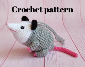 Modello all'uncinetto di opossum pdf, opossum all'uncinetto, opossum all'uncinetto, modello di opossum amigurumi, peluche di opossum