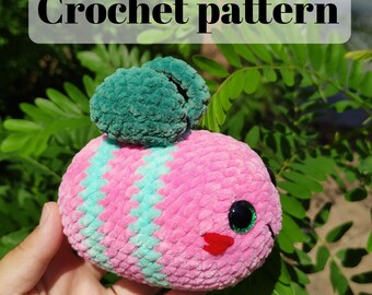 Crochet bee plushies patterns, crochet bee pattern, crochet strawberry bee patterns