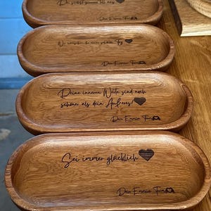 Gegraveerd houten dienblad voor badkamer of keuken, gepersonaliseerde kleine serveerschaal, rustieke decoratieve opberger voor sieraden, sleutels of snacks