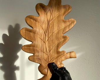 Plateau de service en bois, planche à collation rustique pour une décoration de table de fête d'été, assiette de charcuterie naturelle, salle à manger en plein air ou idée cadeau pour hôtesse