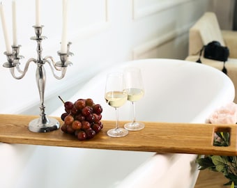 Minimalistisches Badewannenbrett aus Eiche für die Entspannung in der Wanne, Weinhalter-Tablett für Badezimmerkomfort, Badewannenablage aus Naturholz, Spa-Tablett für ruhige Abende