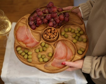 Wooden snack plate in the shape of a flower with sections, Custom wooden nut tray, Decorative Plates rustic style, Housewarming gift