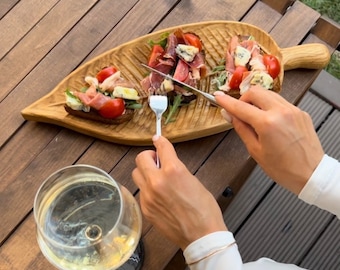 Snackteller aus Holz in Form eines Blattes mit Abschnitten, individuelles Nusstablett aus Holz, dekorative Teller im rustikalen Stil, Geschenk zur Wohnungserwärmung