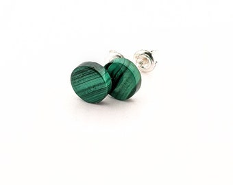 Boucles d'oreilles Puce authentique Malachite - Pierre naturelle - Gemstone Cartilage boucle d’oreille - flat gemstone stud