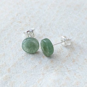 Silver earrings - Authentic Aventurine chip - Natural stone - Gemstone Cartilage earring - flat gemstone stud