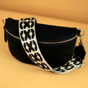Schwarze Wildledertasche für Frauen mit extra gemusterten Riemen, Fanny Pack Frauen Crossbody mit verschiedenen Größen, Silber Hardware Geschenk für Sie