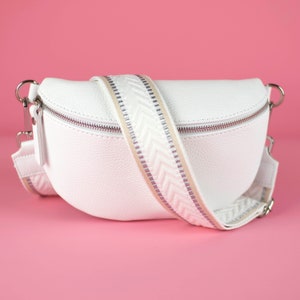 Weiße Gürteltasche für Frauen mit Ledergürtel und gemustertem Riemen, Crossbody-Tasche, Schultertasche, Geschenk für sie oder sie Mom, Silber