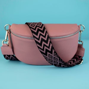 Rosa Umhängetasche für Frauen mit Ledergürtel und gemustertem Riemen, Gürteltasche, Sommerschultertasche, Geschenkgeschenk, silberfarben