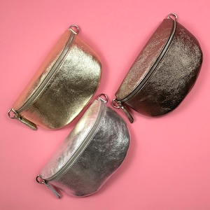 Glitzernde Bauchtasche für Frauen, Crossbody-Beutel mit gemusterten Riemen, Leder Glitzernde Bauchtasche für Damen, Gürteltasche, Geschenk Größe M mit silberner Hardware