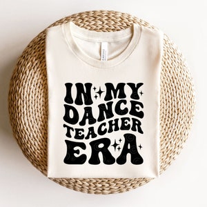 À l&#39;époque de mon professeur de danse SVG | Danse SVG | A l&#39;époque de la danse | chemise de danse, sweat à capuche, à mon époque, citation de danse/fichiers de coupe numériques, 2024, tendance