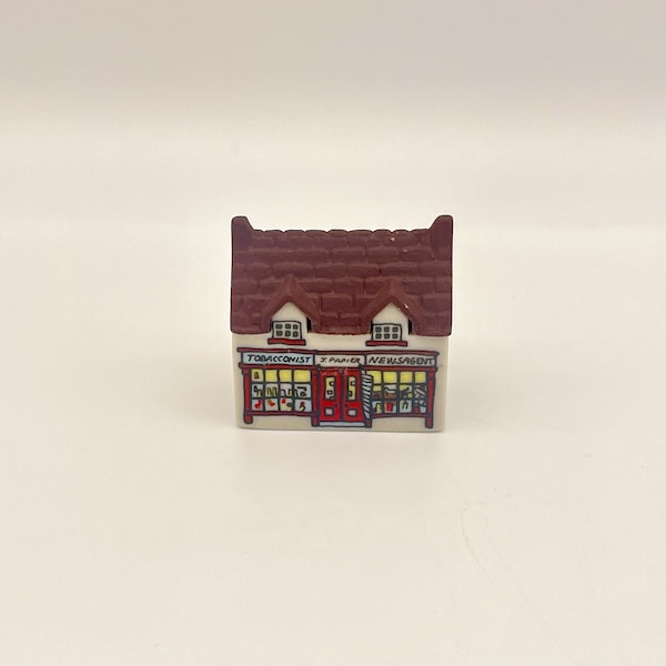 Wade Whimsey-on-Why #4 Tobacconist Building Figurines