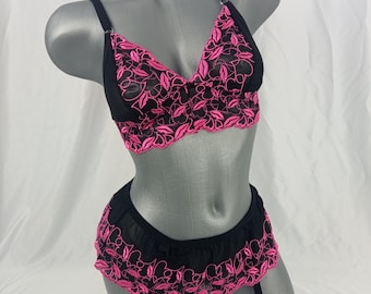Elegant Black and Pink Lace Lingerie Set – Bralette with Matching Skirted Panties and Garters