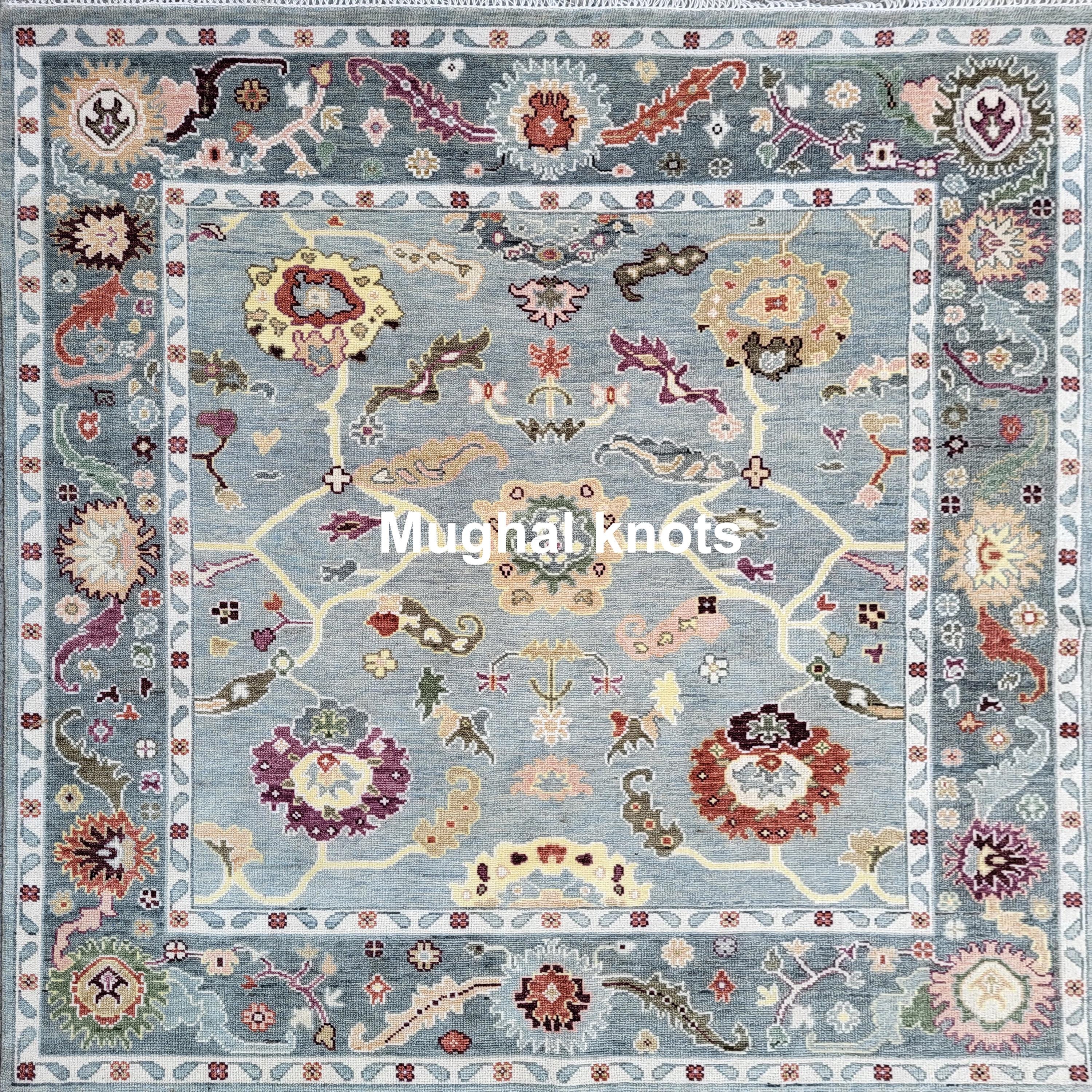 ブルーの幾何学模様のウシャックラグ – 手織りウール、ヴィンテージ