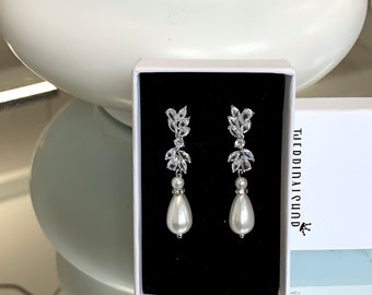 Bridal earrings silver crystal Pearl  drop earrings Wedding Earrings Brides Earrings wedding jewellery bridal bridesmaids earrings