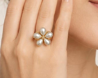 Adjustable Pearl Flower Ring, Gold Plated Statement Ring, Floral Pearl Ring, Elegant Adjustable Ring, Gift for Her, Wedding Jewelry
