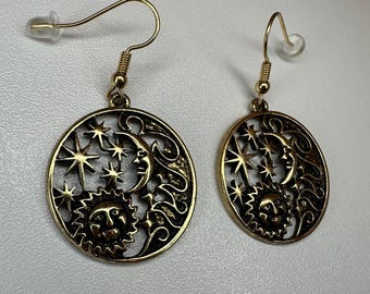 Gouden hangoorbellen zon en maan, hemelse sieraden