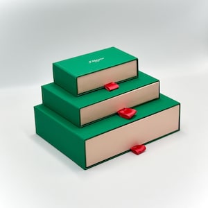 100 gepersonaliseerde bedrukte dozen. Dikke kartonnen gepleisterde doos. Productverpakking. sieradendoosje