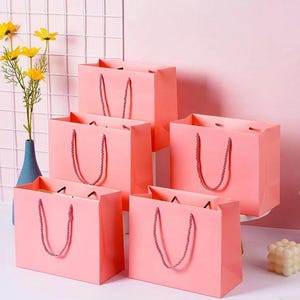 Custom gift bags thick luxury packaging gift paper bags , custom jewelry pack personalized shopping paper bags with logo