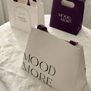 50 stuks op maat gemaakte papieren tassen retail papieren tassen bedrukte lint stropdas op maat gemaakte papieren tassen Luxe matte papieren tassen cadeauzakje op maat gemaakt
