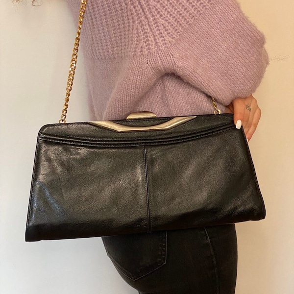 Vintage black leather clutch purse, Small leather bag,italian handbag, 1970s purse, everyday clutch. Clasp wallet