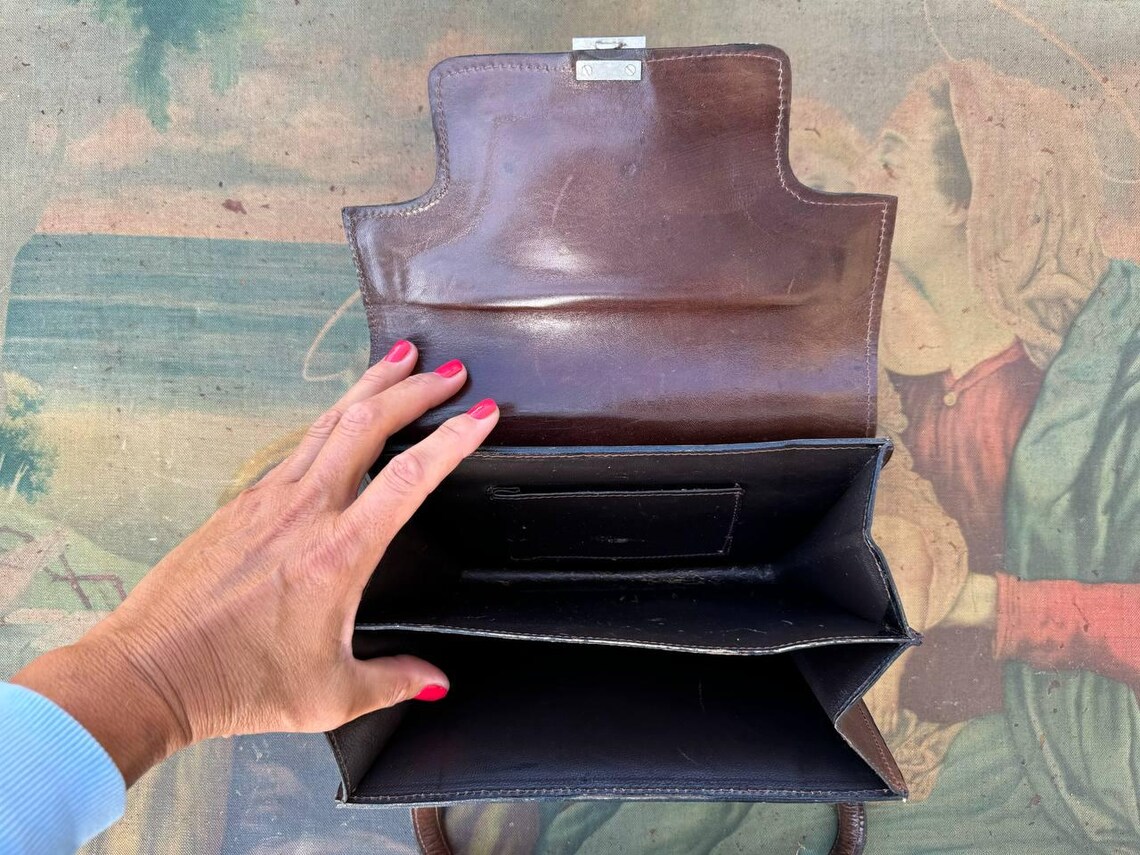 Vintage brown leather bag 1980s, Elegant small clutch handbag for woman. Top handle bag tanned leather. Made in Italy., foto 3 di 5