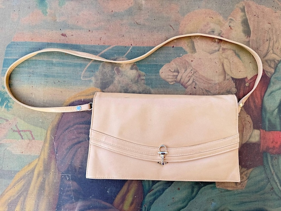 Ivory leather clutch bag 1970s vintage. Italian handbag.