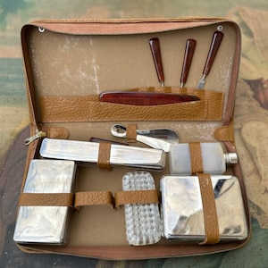 Vintage 1960er Jahre Rasierset, Vanity Grooming Set, Reiseset, Herren Geschenk, Vintage Herren Grooming Set, Pinsel, Flaschen, Behälter.
