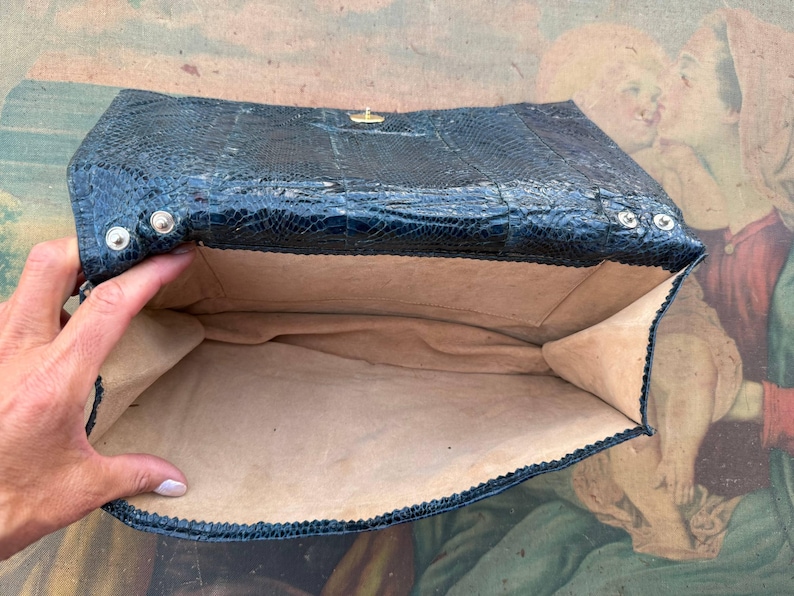 Pochette en cuir de serpent, élégant sac à main noir des années 1980. Enveloppe de sac vintage de soirée classique. image 4