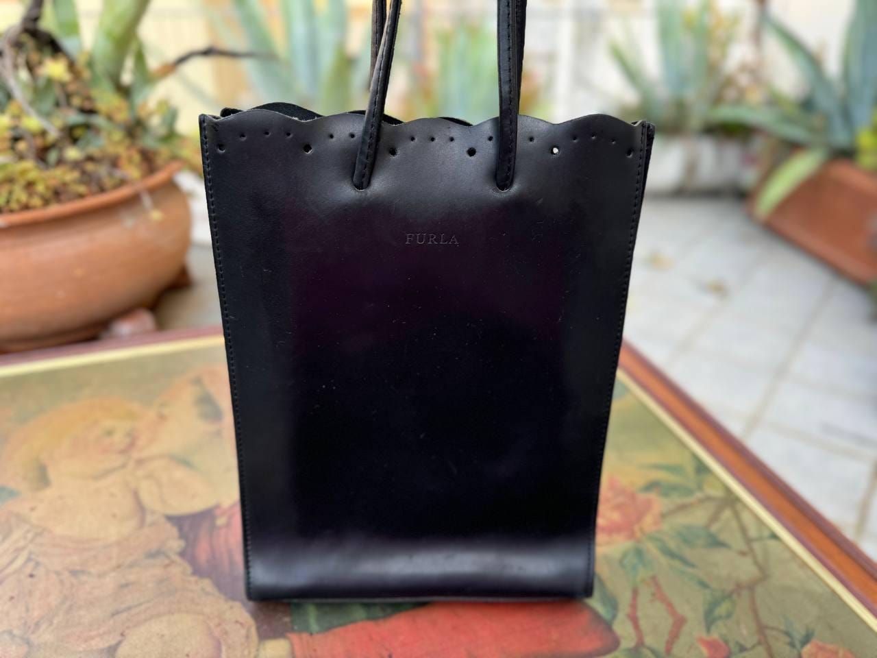 堅実な究極の ブラック ヴィンテージ レザー 年代 1990 FURLA トートバッグ バッグ
