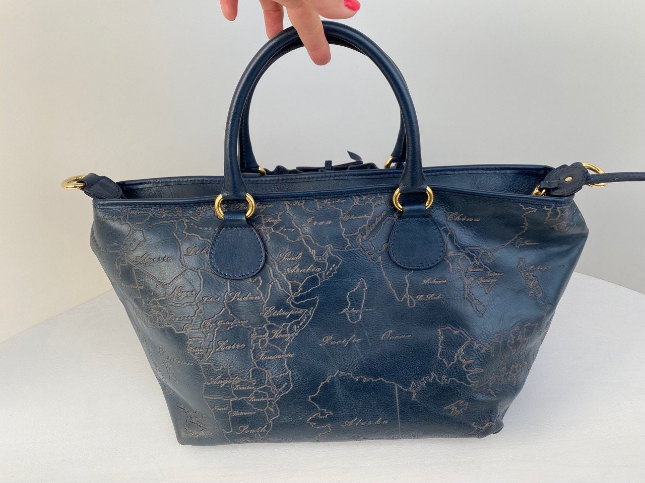 Alviero Martini Vintage World Map Bag ITALY RARE Vintage Alviero Martini Handbag: Geo Map Embossed Leather  main image 4