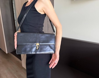 Vintage clutch bag , black leather purse bag. Elegant italian handbag for woman 1970s