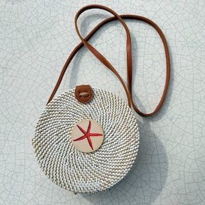 Round Straw Bag, Italian Summer Crossbody Bag with Starfish, Leather Strap Bag, Made in Italy Beach Purse.