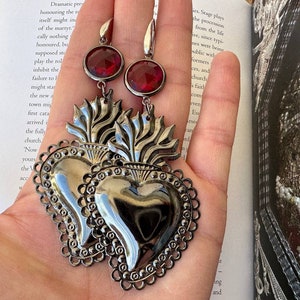Silver Sacred heart earings with crystal. Italian Artsy earrings handmade.