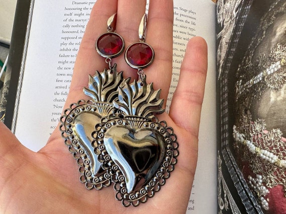 Silver Sacred Heart Earings With Crystal. Italian Artsy Earrings