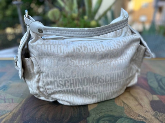 White moschino deals clutch