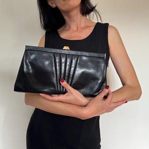 Cartera de mano vintage de piel negra, bolso de piel pequeño, bolso italiano, bolso de los años 70, cartera de mano para uso diario. Cartera con cierre