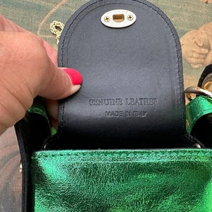 Vintage Grüne Leder Handytasche, Italienische Abend Clutch mit Insekt Bild 3