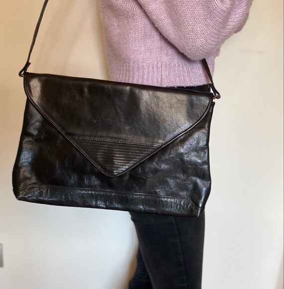 Vintage shoulder bag, envelope purse, italian lea… - image 8