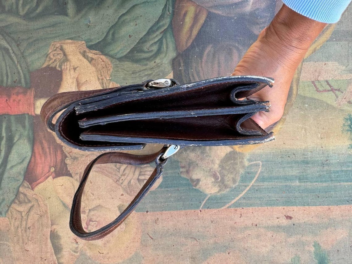 Vintage brown leather bag 1980s, Elegant small clutch handbag for woman. Top handle bag tanned leather. Made in Italy., foto 4 di 5