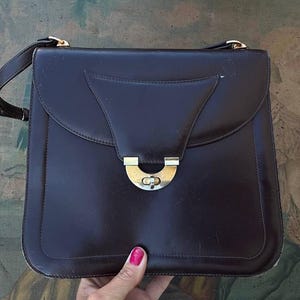Vintage braune Ledertasche Geldbörse, klassische Umhängetasche, kleine italienische Handtasche 1990er Jahre.