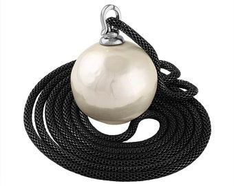Majorica single pearl necklace. Solid mother of large pearl pendant necklace. June birthstone mallorca.