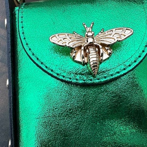 Vintage Grüne Leder Handytasche, Italienische Abend Clutch mit Insekt Bild 2