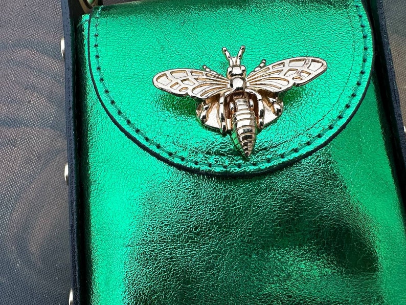 Vintage Grüne Leder Handytasche, Italienische Abend Clutch mit Insekt Bild 2