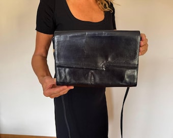 Dark blue leather purse bag, envelope bag, elegant italian bag 1990s vintage.